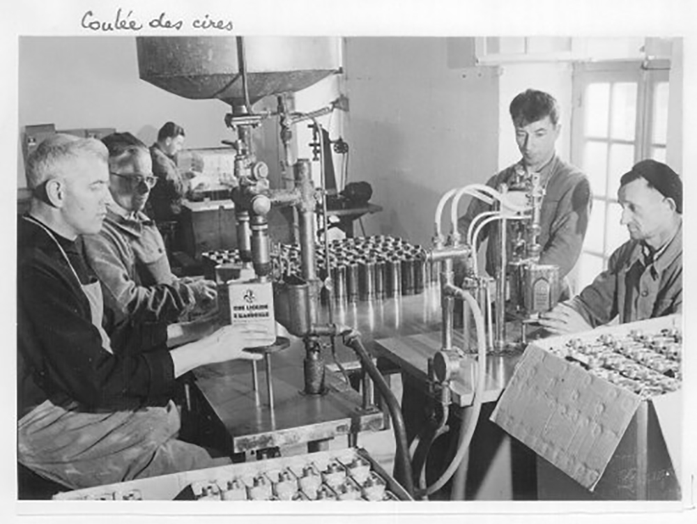 abbaye-saint-wandrille-histoire-des-activites-encaustique-microfilm-coulee-des-cires
