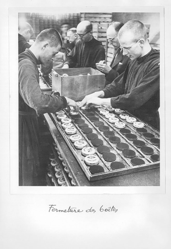 abbaye-saint-wandrille-histoire-des-activites-encaustique-microfilm-fermeture-des-boites